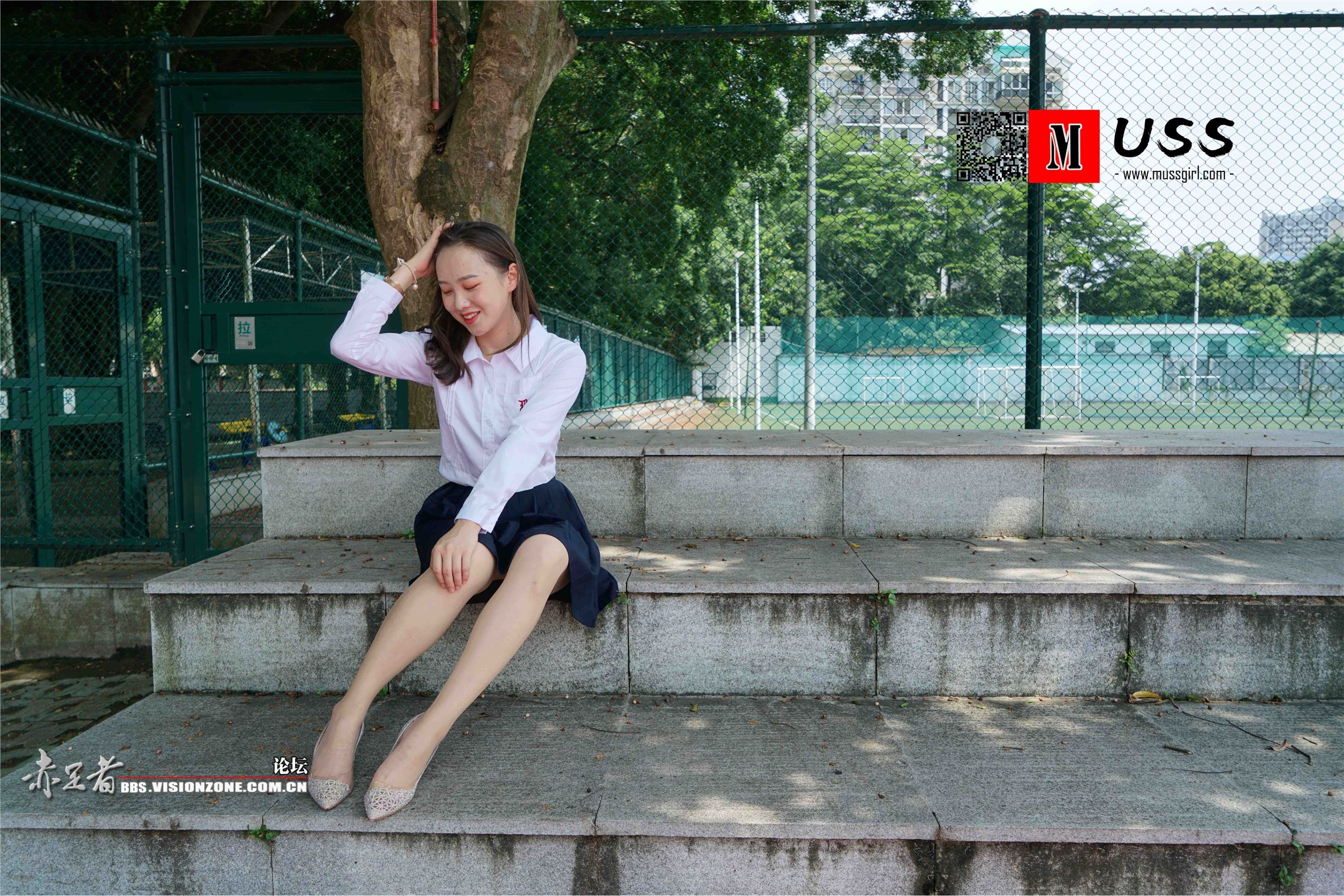 MussGirl慕丝女郎  NO.073 美女老师红红的超薄丝袜嫩足